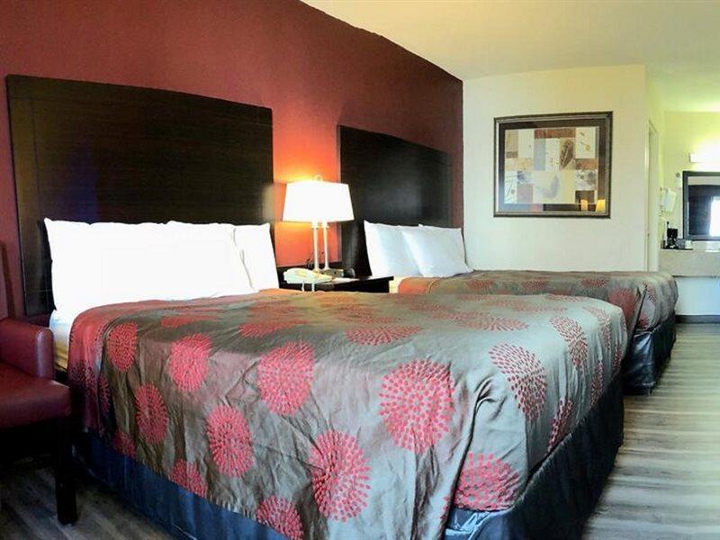 Ramada By Wyndham Harrisonburg Motel Bagian luar foto