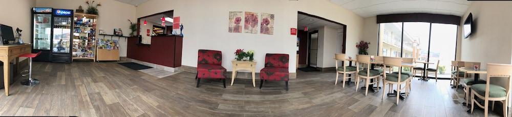 Ramada By Wyndham Harrisonburg Motel Bagian luar foto