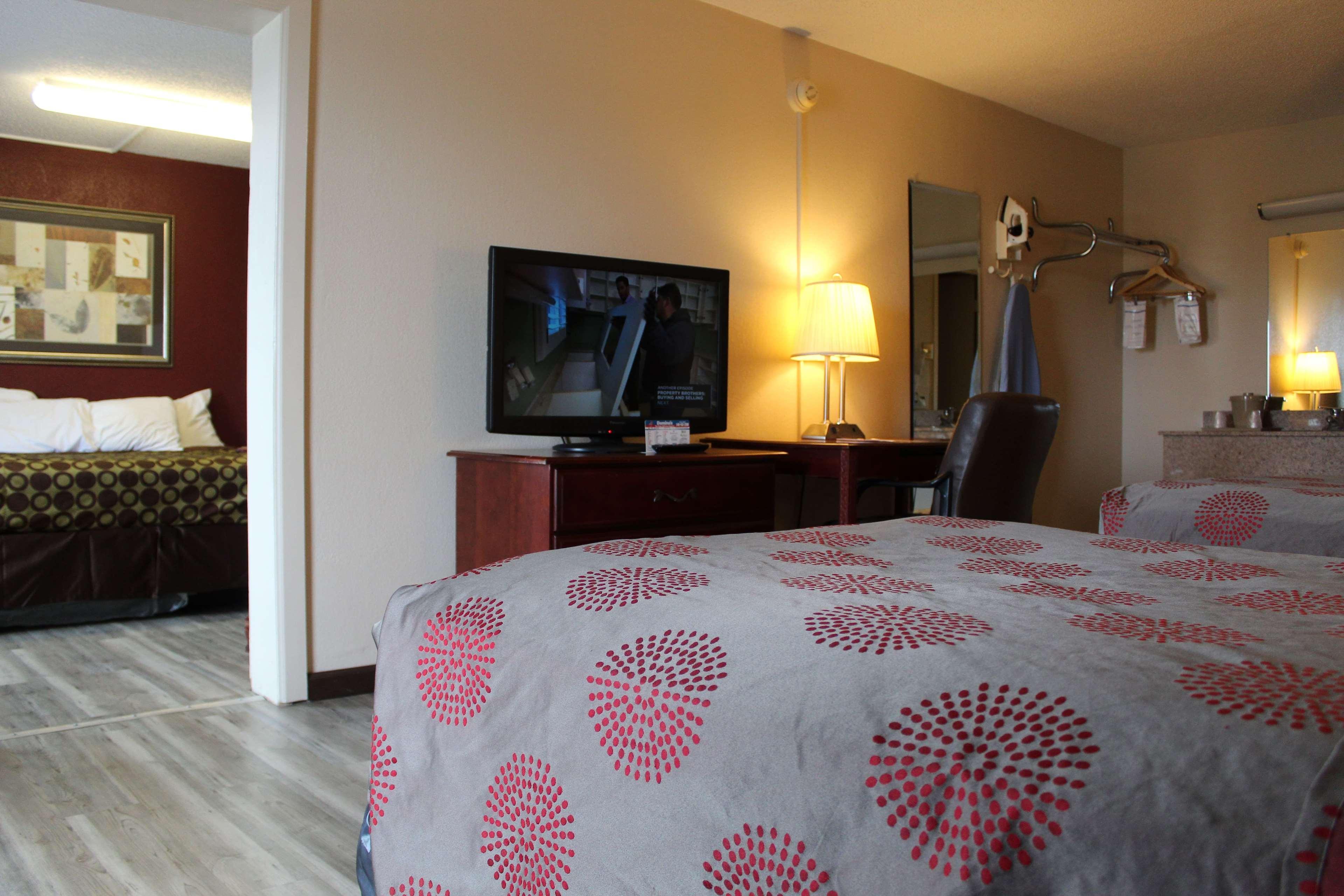Ramada By Wyndham Harrisonburg Motel Bagian luar foto