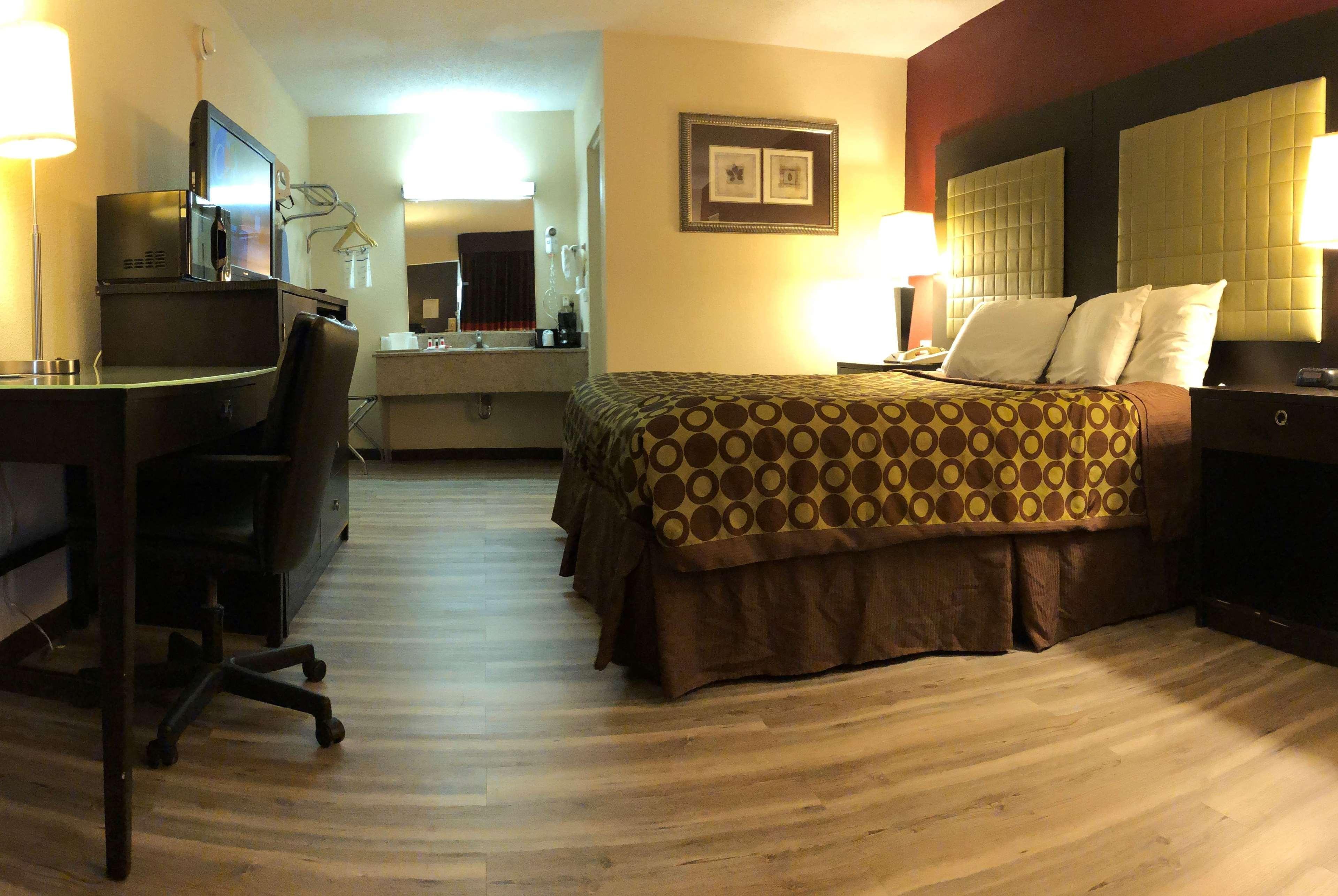 Ramada By Wyndham Harrisonburg Motel Bagian luar foto