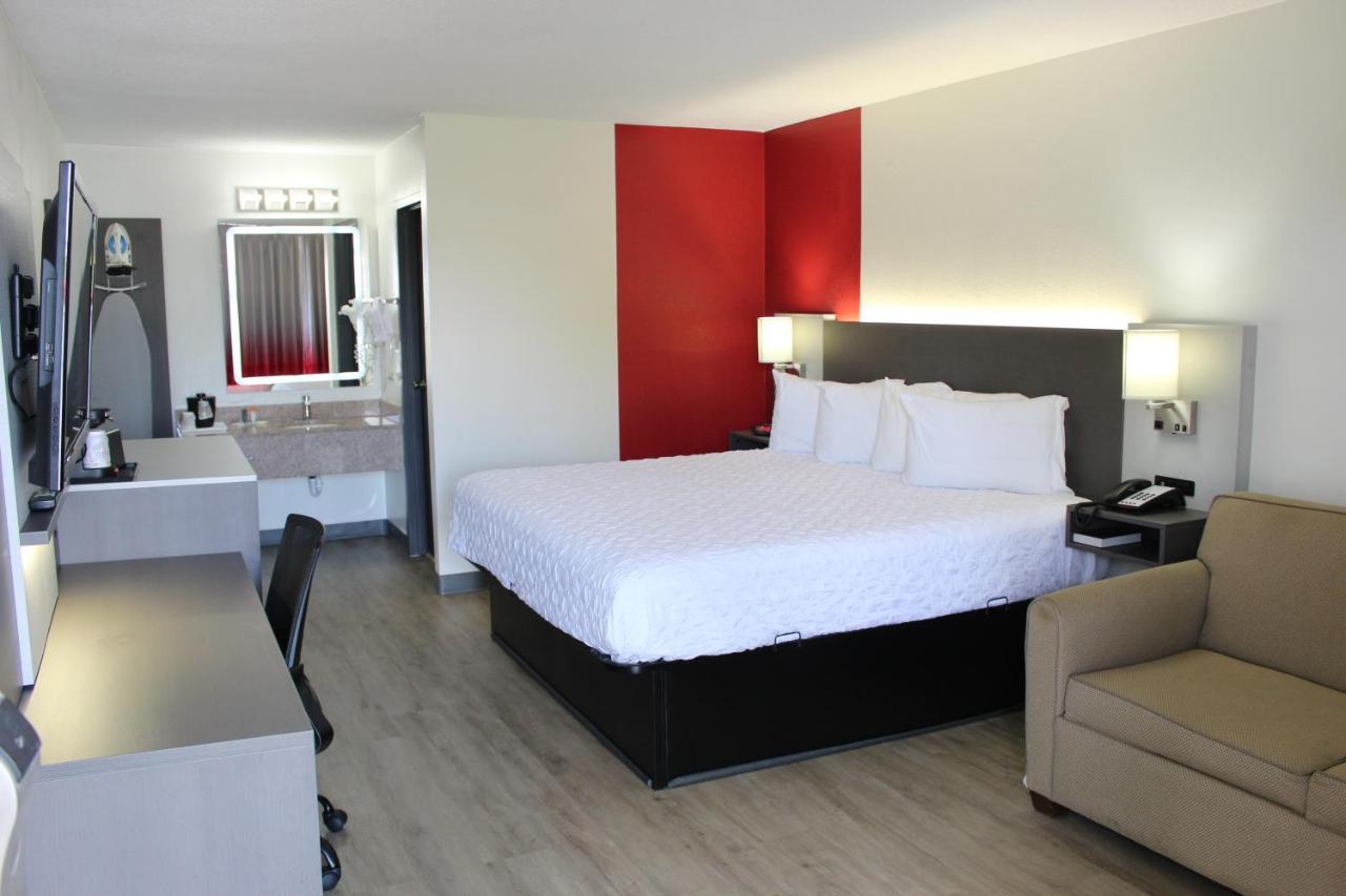 Ramada By Wyndham Harrisonburg Motel Bagian luar foto