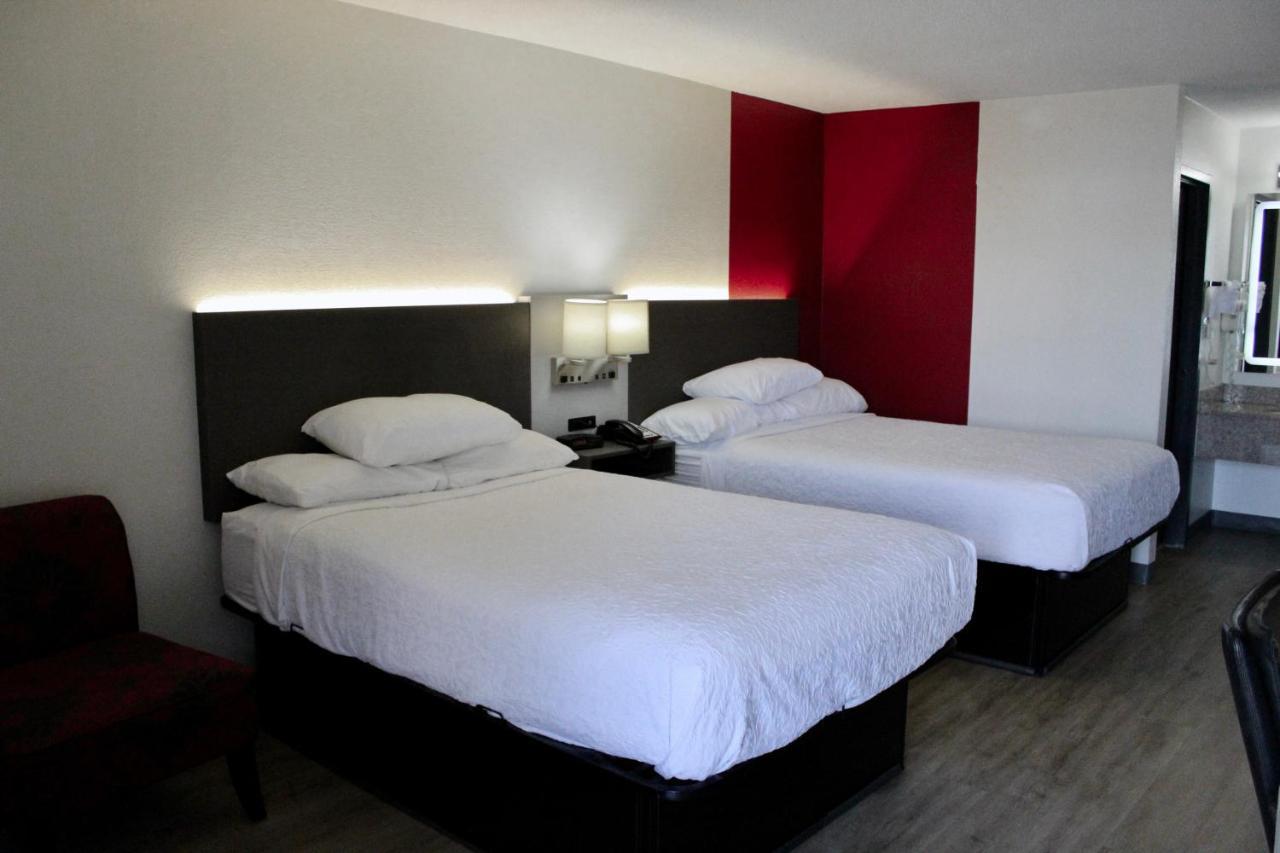 Ramada By Wyndham Harrisonburg Motel Bagian luar foto