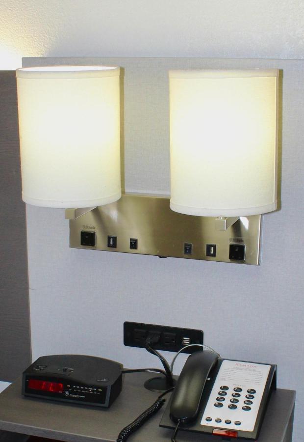 Ramada By Wyndham Harrisonburg Motel Bagian luar foto