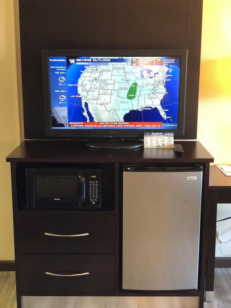 Ramada By Wyndham Harrisonburg Motel Bagian luar foto