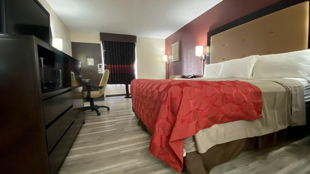 Ramada By Wyndham Harrisonburg Motel Bagian luar foto