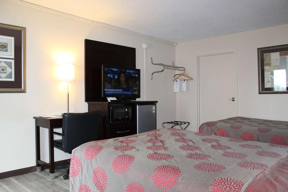 Ramada By Wyndham Harrisonburg Motel Bagian luar foto
