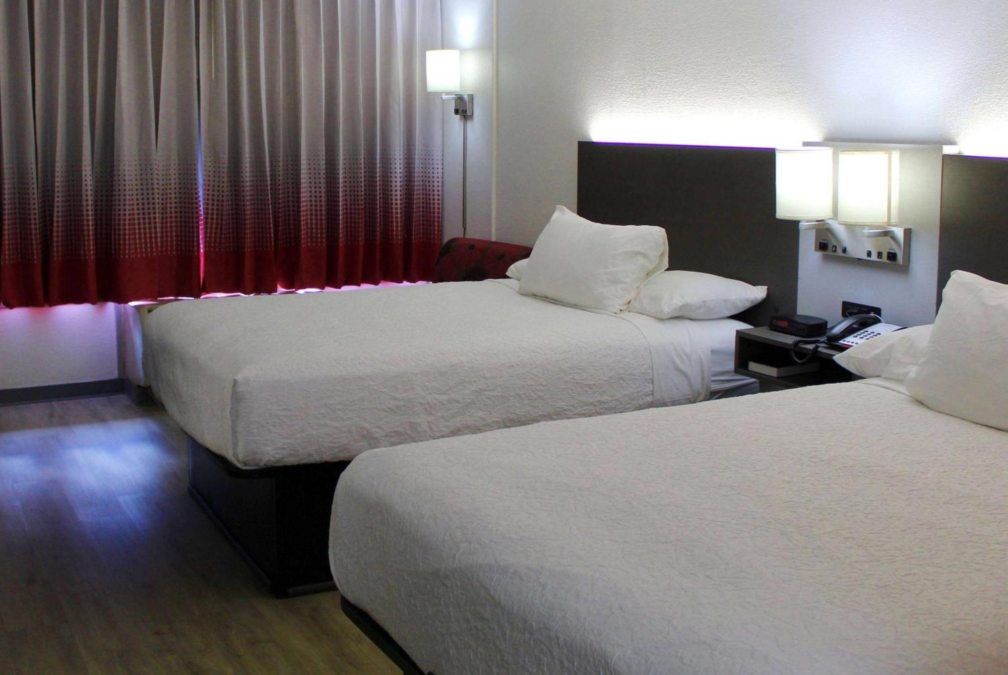 Ramada By Wyndham Harrisonburg Motel Bagian luar foto