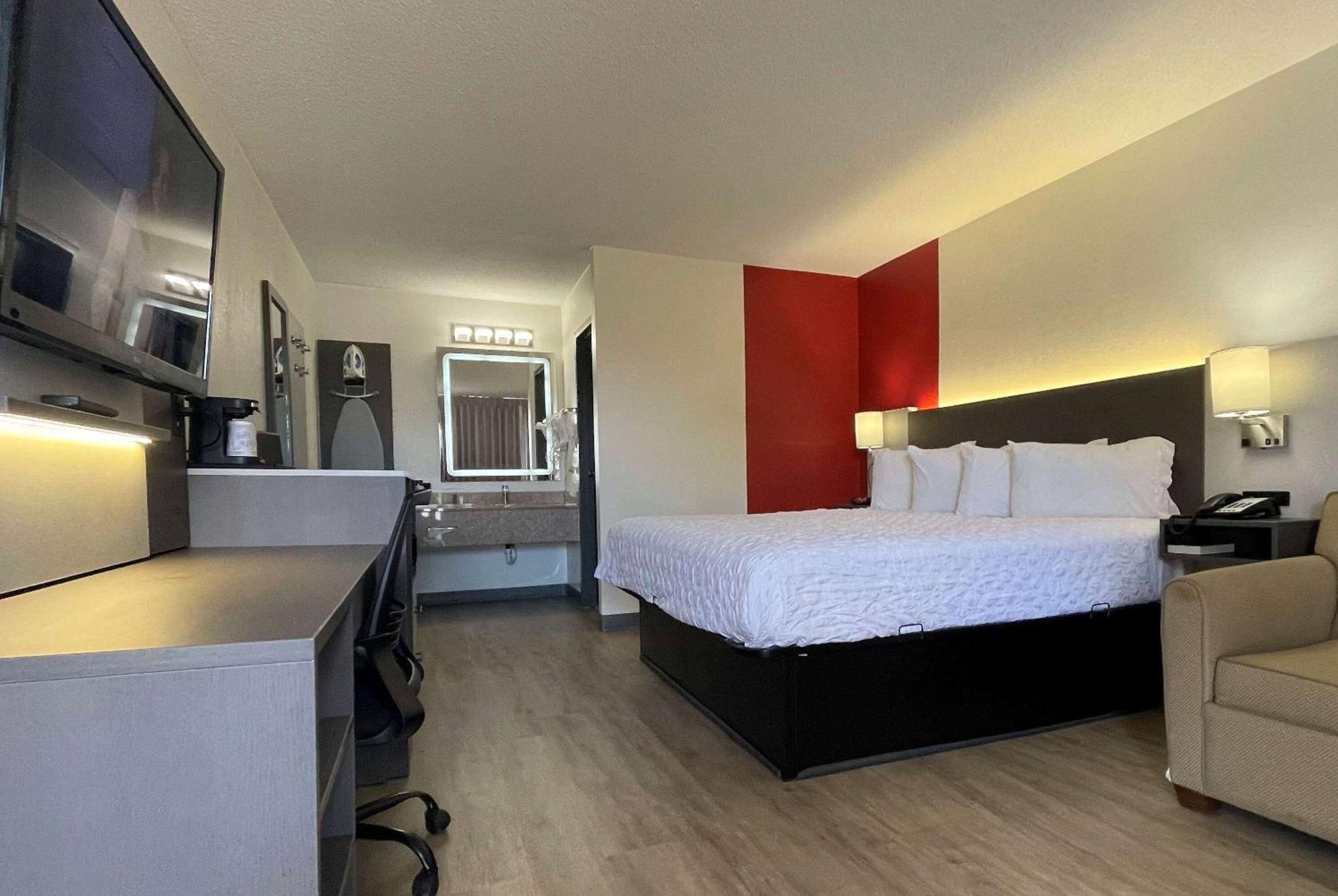Ramada By Wyndham Harrisonburg Motel Bagian luar foto