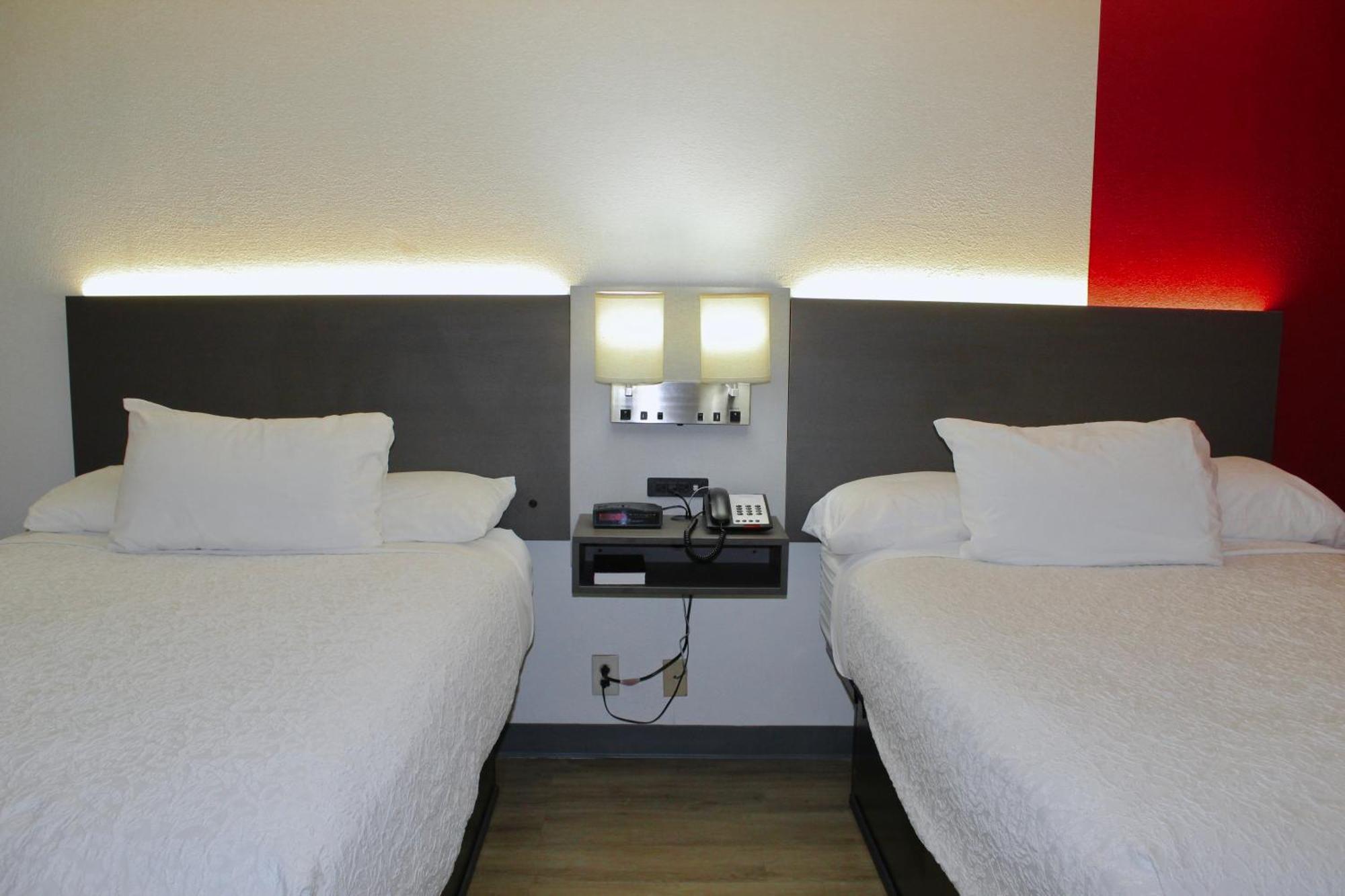 Ramada By Wyndham Harrisonburg Motel Bagian luar foto