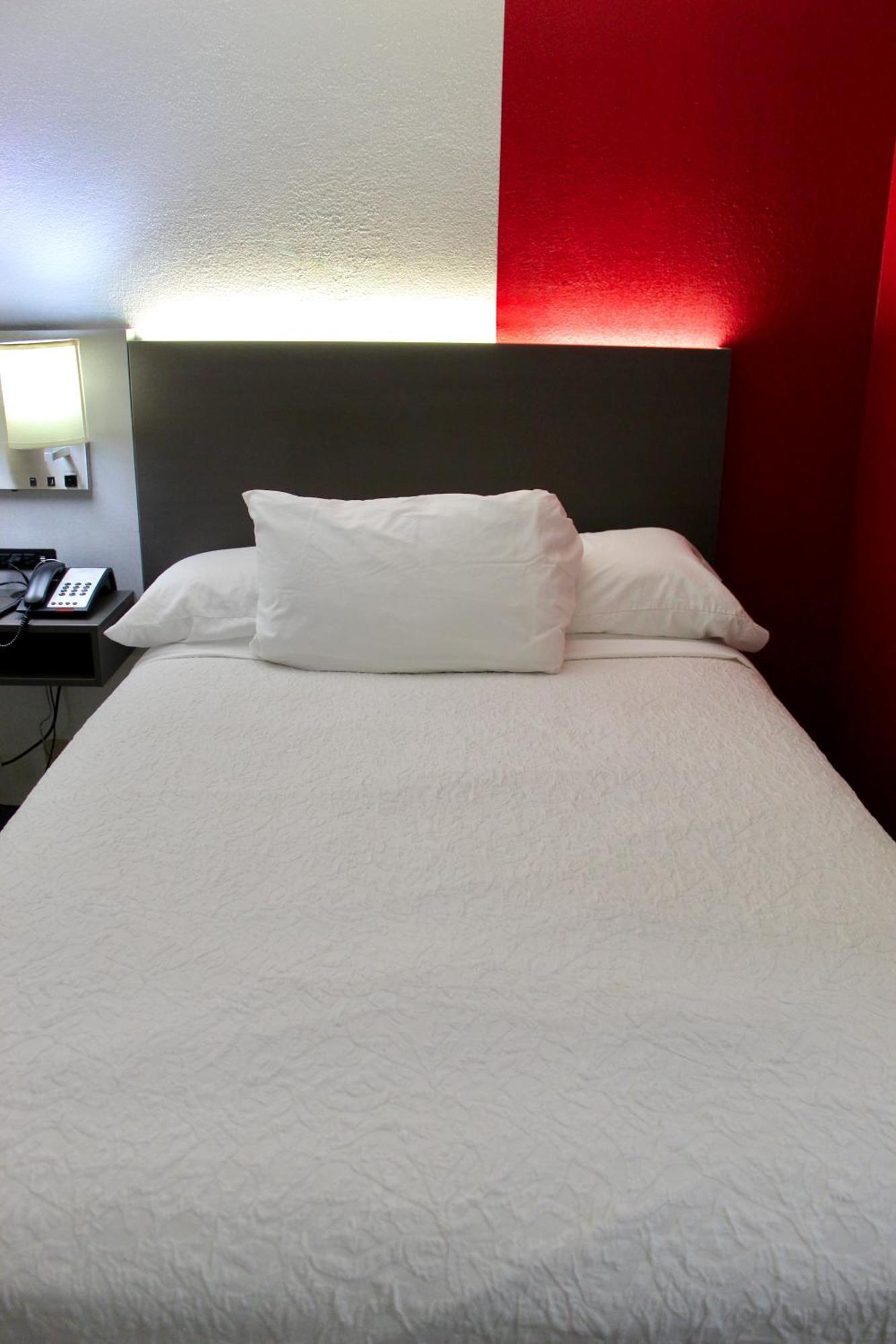 Ramada By Wyndham Harrisonburg Motel Bagian luar foto