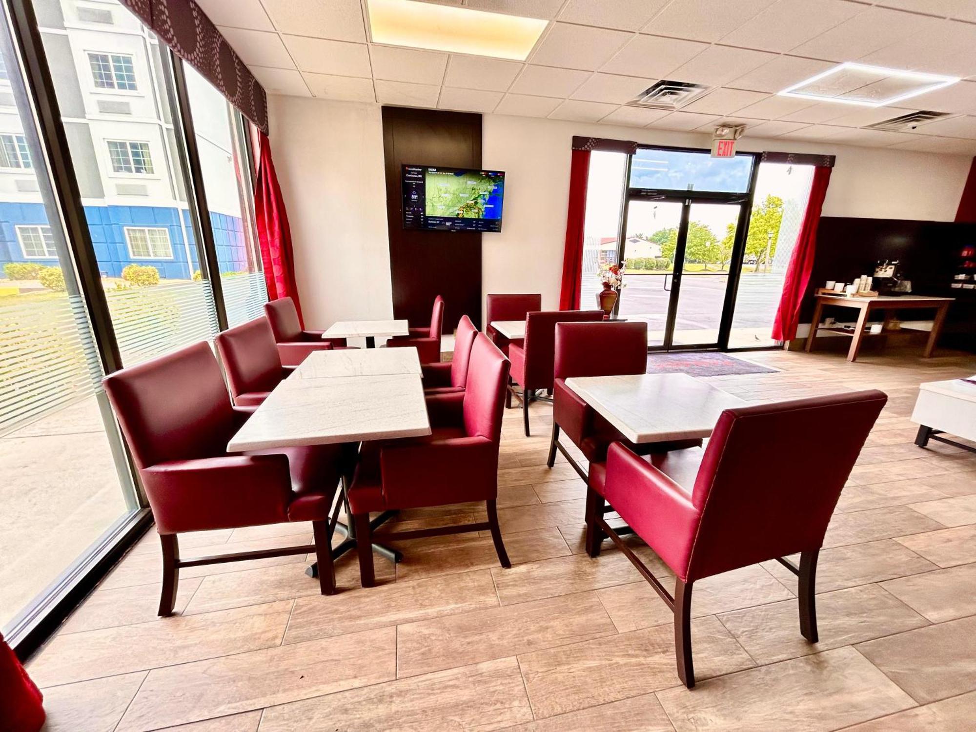 Ramada By Wyndham Harrisonburg Motel Bagian luar foto