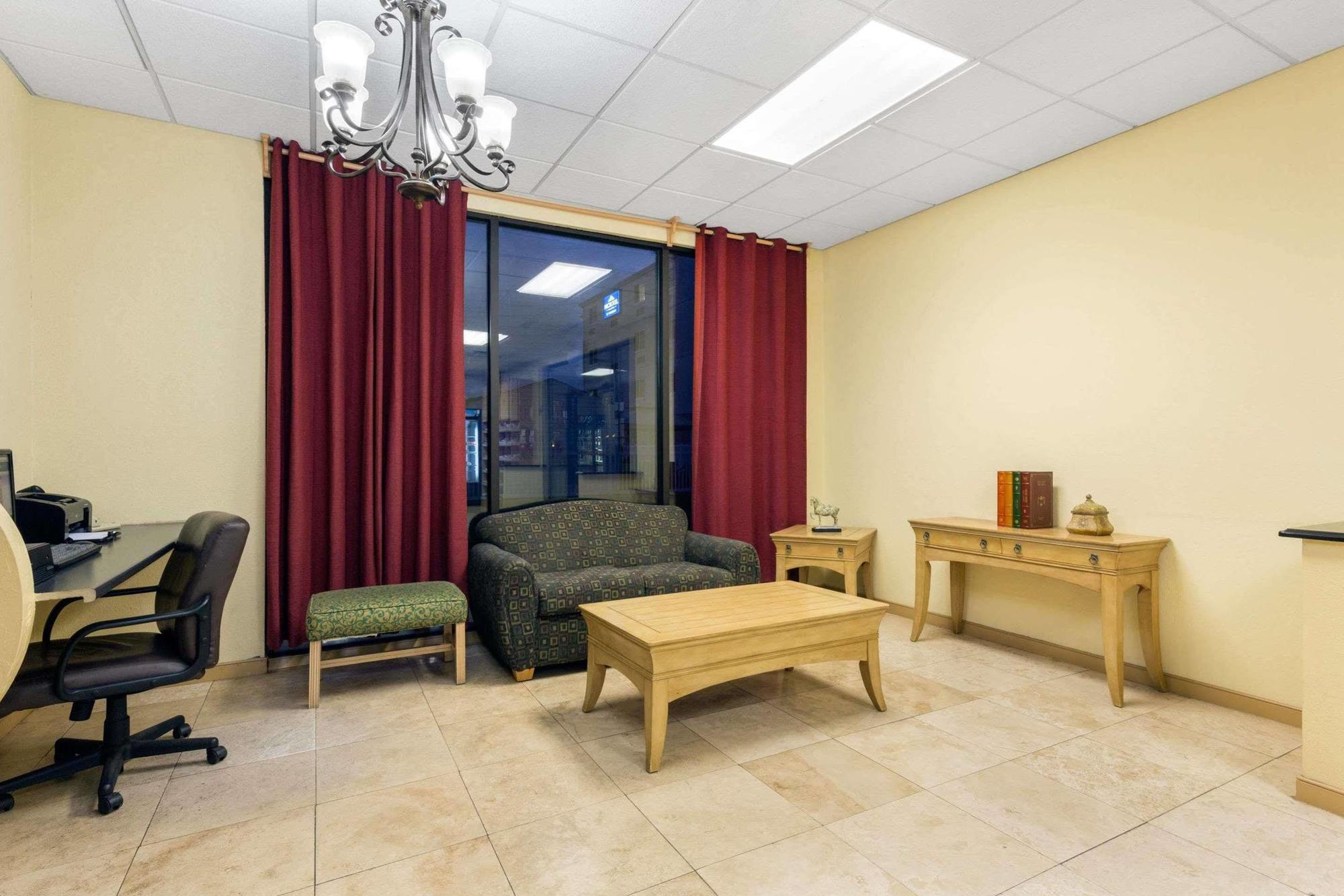Ramada By Wyndham Harrisonburg Motel Bagian luar foto