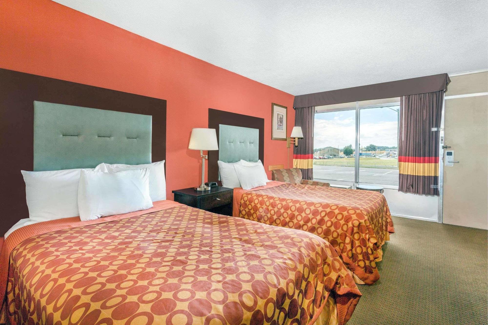 Ramada By Wyndham Harrisonburg Motel Bagian luar foto