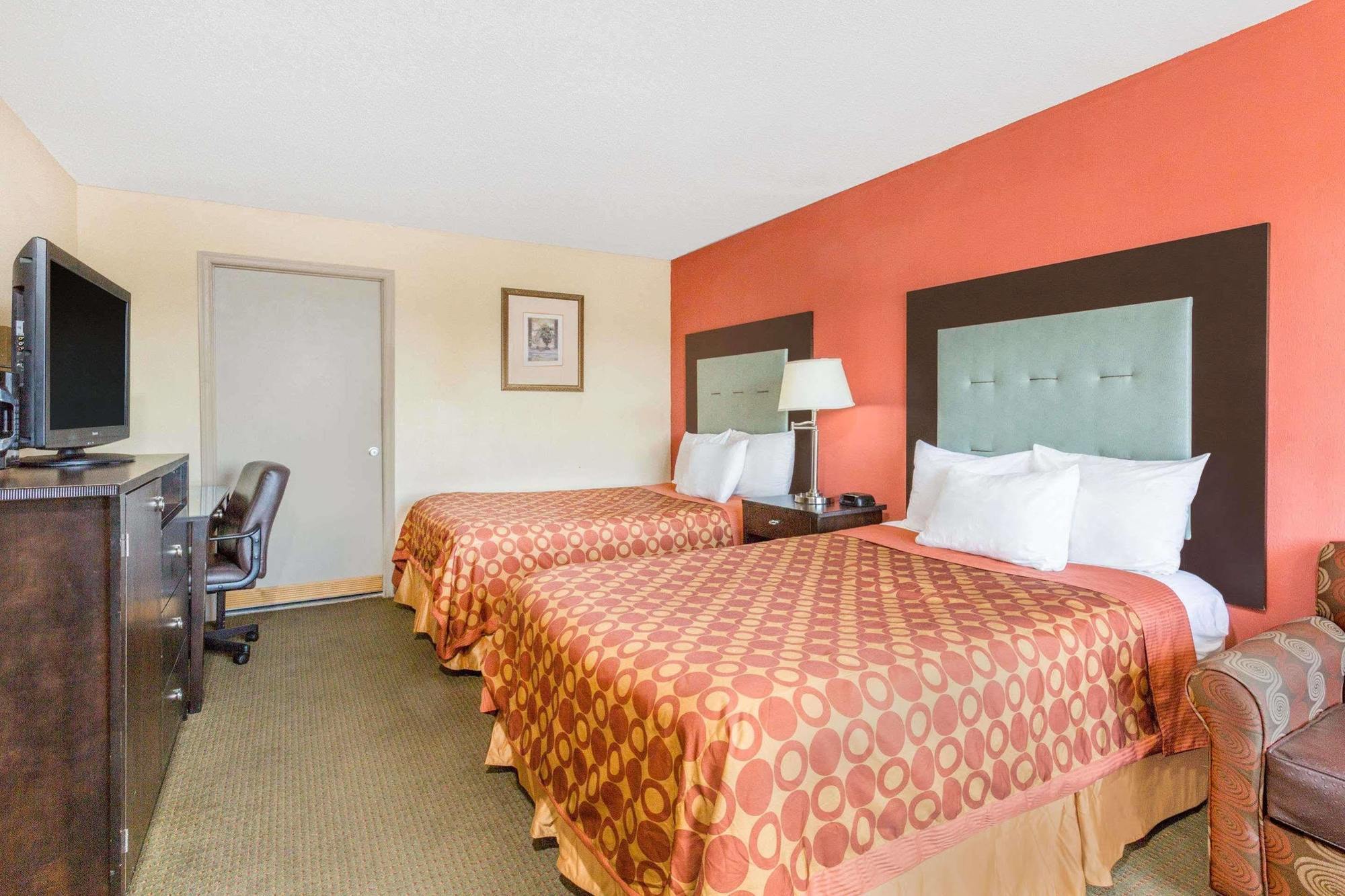 Ramada By Wyndham Harrisonburg Motel Bagian luar foto